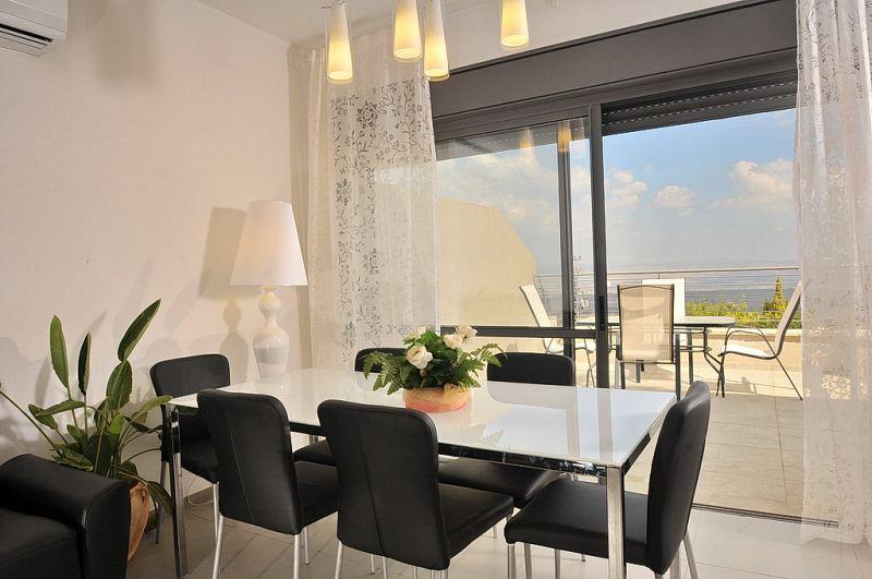 צפונה בנוף כנרת- שולחן אוכל כללי, וילה צפונה בנוף כנרת, וילה  בנוף כנרת וילות - Vila