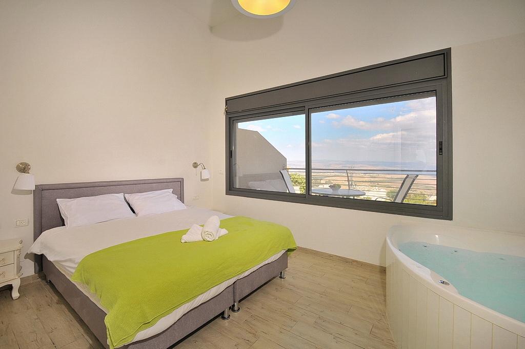 5986 סוויטות אירוח, וילה צפונה בנוף כנרת, וילה  בנוף כנרת וילות - Vila