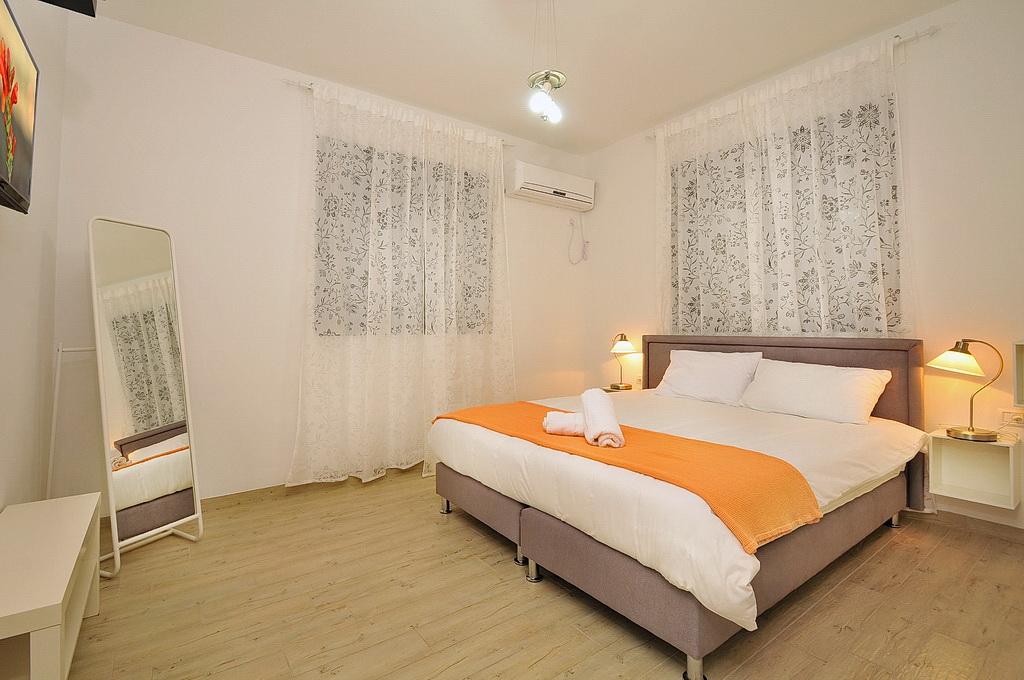 5989 סוויטות אירוח, וילה צפונה בנוף כנרת, וילה  בנוף כנרת וילות - Vila