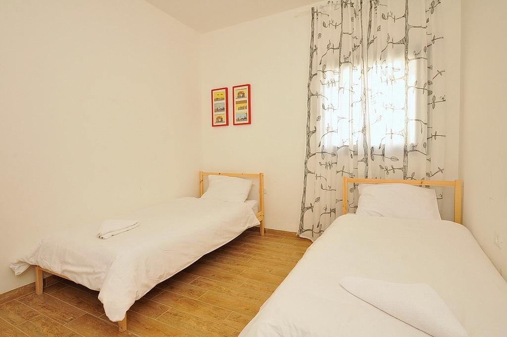 5999 סוויטות אירוח, וילה צפונה בנוף כנרת, וילה  בנוף כנרת וילות - Vila