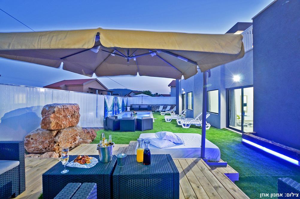 6911 חצר ובריכה, וילה אחוזת כרמים, וילה  בכפר חנניה וילות - Vila