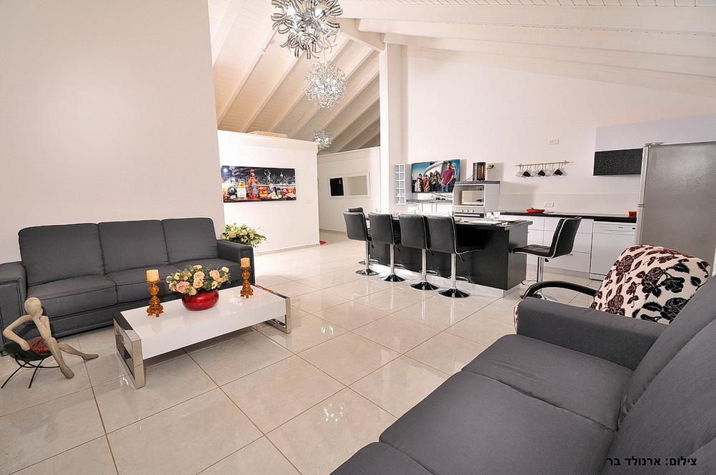 8766 מתחם פנימי, וילה אחוזת אדל, וילה  בעבדון וילות - Vila