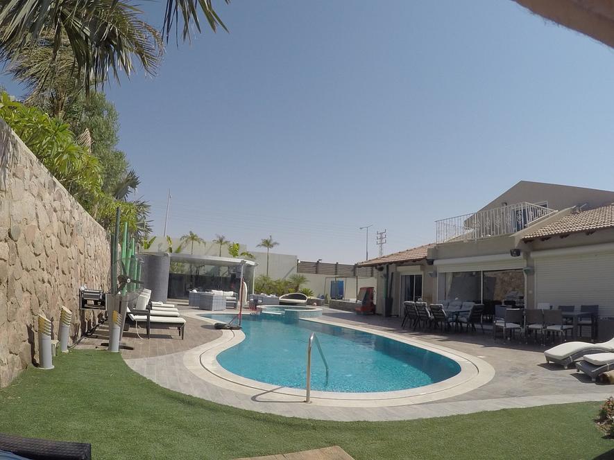 9478 מתחם חיצוני ובריכה, וילה הריביירה באילת, וילה  באילת וילות - Vila