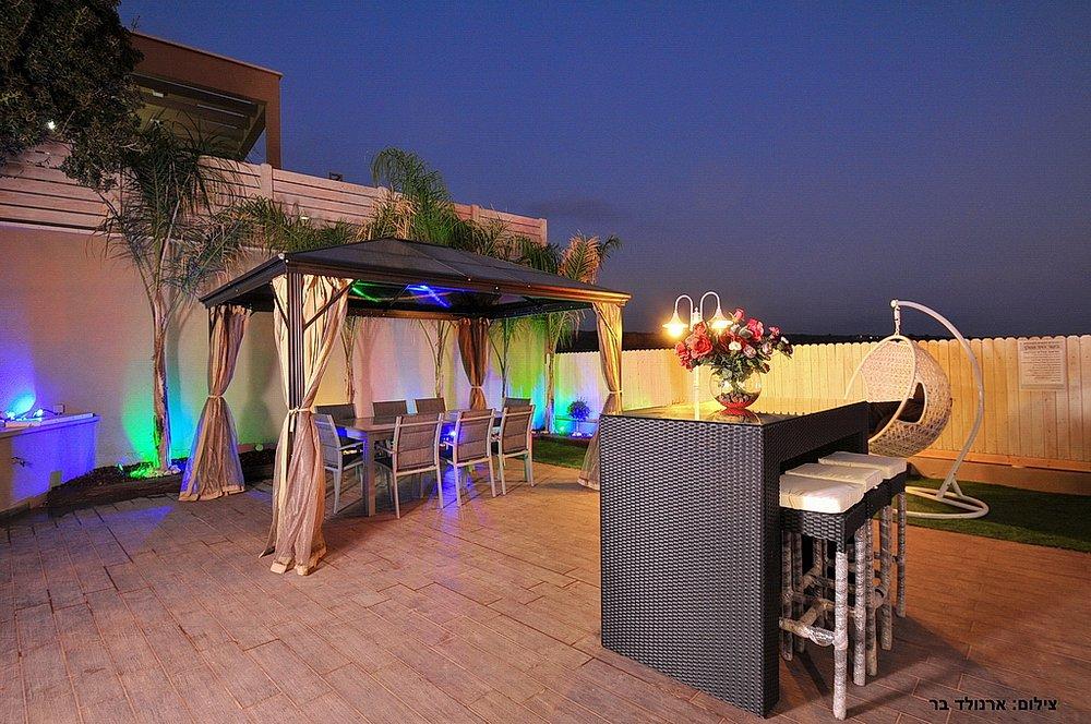 11295 המתחם החיצוני, וילה כינור דוד המלך, וילה  במנות וילות - Vila