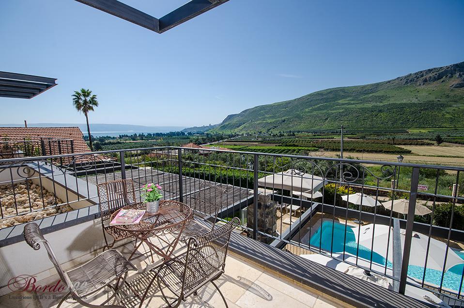 11988 המתחם החיצוני, וילה הבית במושבה, וילה  במגדל וילות - Vila