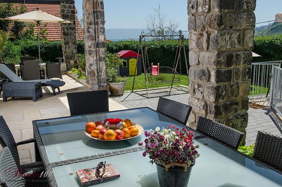 11990 המתחם החיצוני, וילה הבית במושבה, וילה  במגדל וילות - Vila