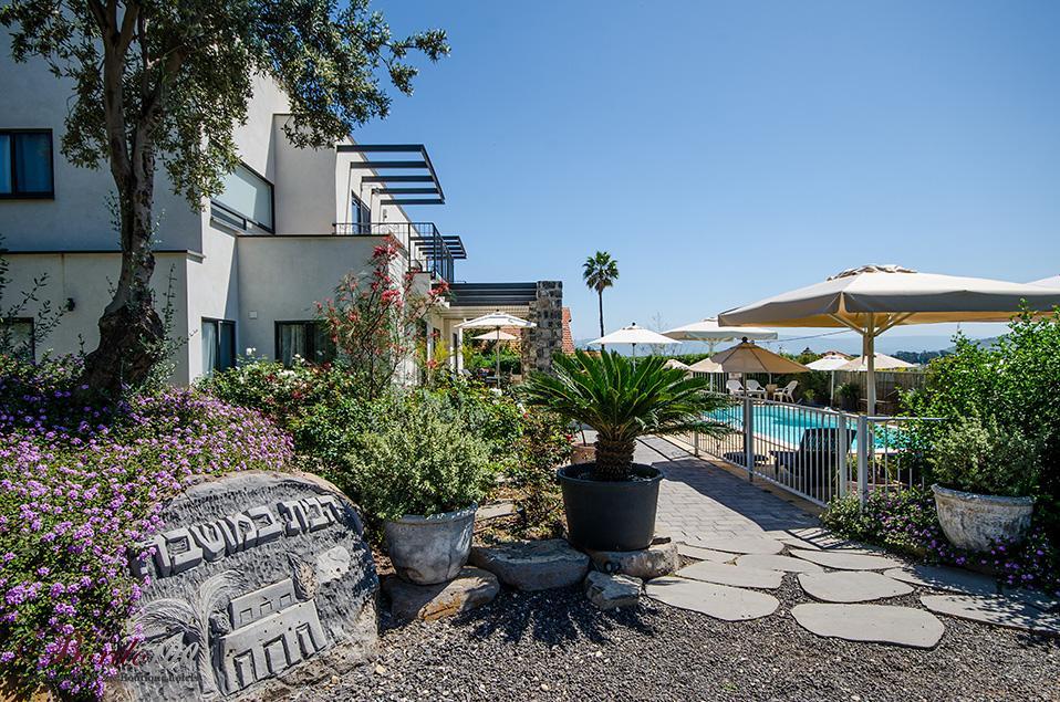 11999 המתחם החיצוני, וילה הבית במושבה, וילה  במגדל וילות - Vila