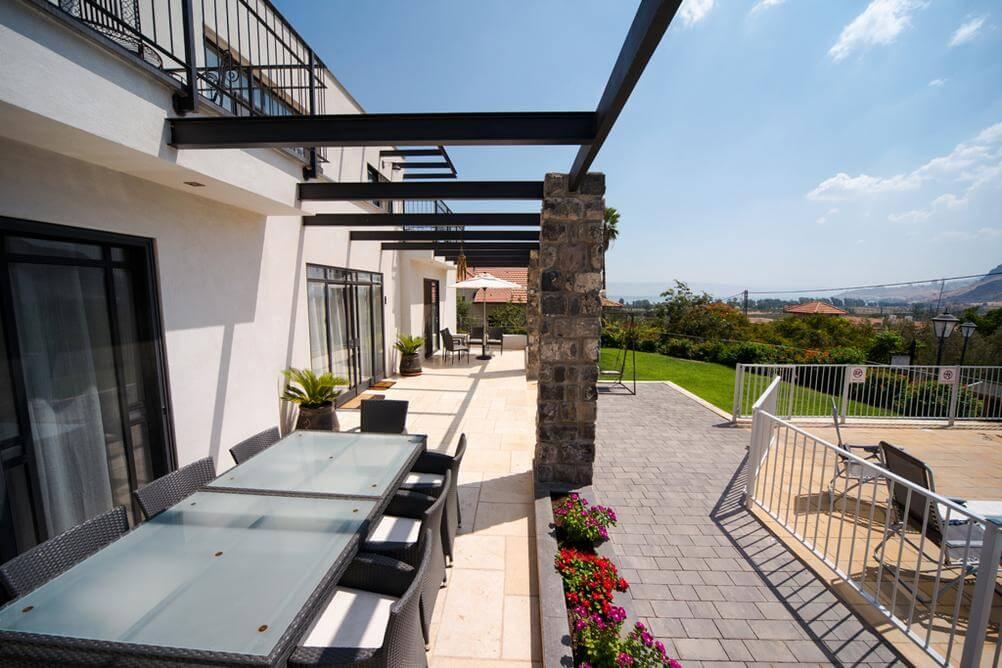 12000 המתחם החיצוני, וילה הבית במושבה, וילה  במגדל וילות - Vila