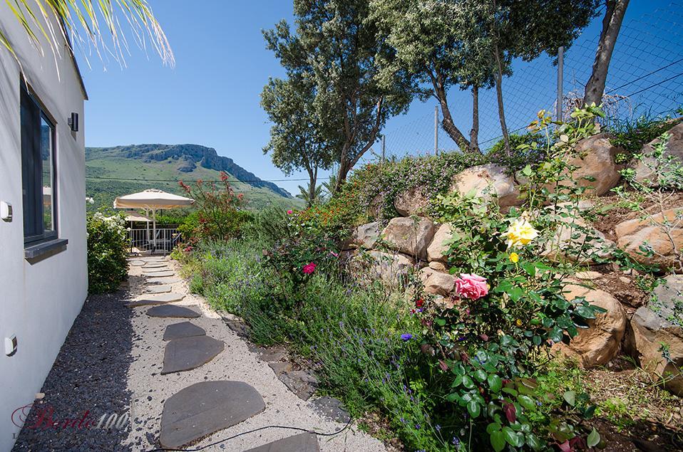 12003 המתחם החיצוני, וילה הבית במושבה, וילה  במגדל וילות - Vila