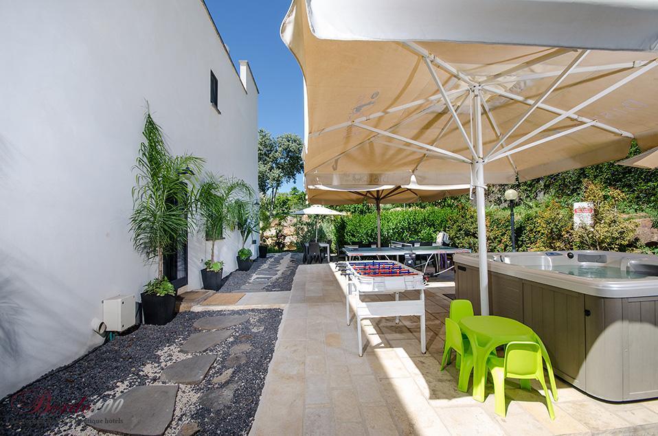 12004 המתחם החיצוני, וילה הבית במושבה, וילה  במגדל וילות - Vila