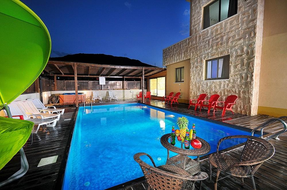 12432 בריכה וחדר האוכל, וילה אחוזת הכתר, וילה  במגדל וילות - Vila