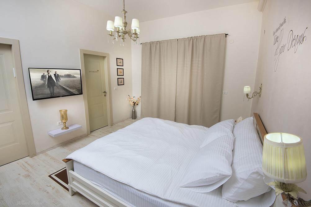 16933 פנים הוילה, וילה פלורין, וילה  במנות וילות - Vila