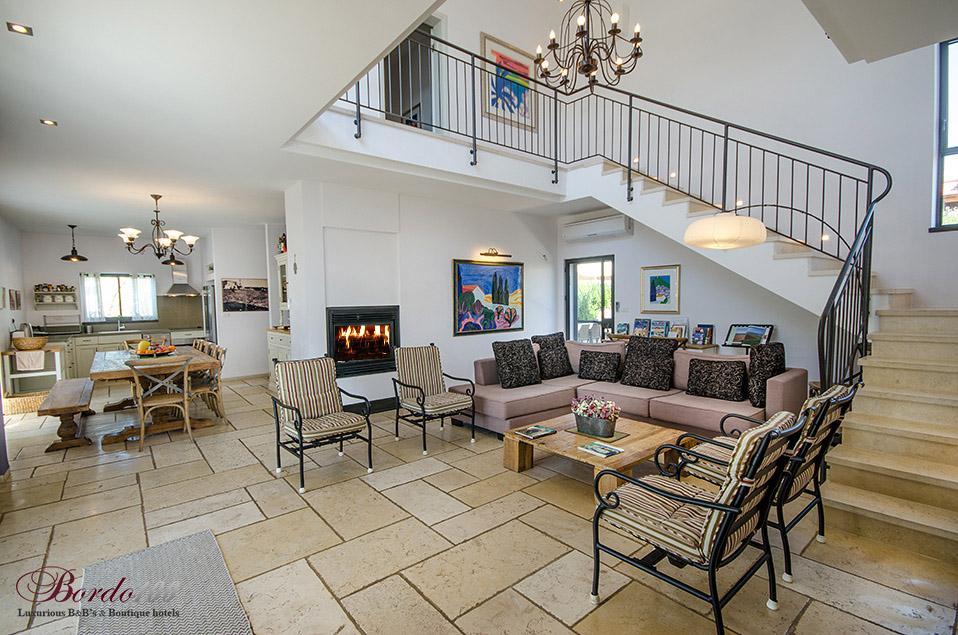 18467 פנים הוילה, וילה הבית במושבה, וילה  במגדל וילות - Vila