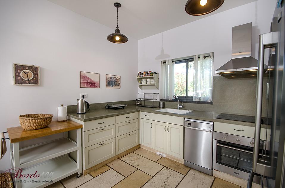 18470 פנים הוילה, וילה הבית במושבה, וילה  במגדל וילות - Vila