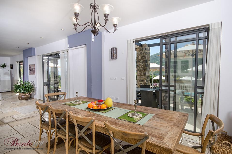 18471 פנים הוילה, וילה הבית במושבה, וילה  במגדל וילות - Vila