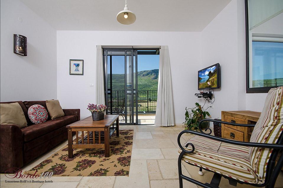 18479 פנים הוילה, וילה הבית במושבה, וילה  במגדל וילות - Vila