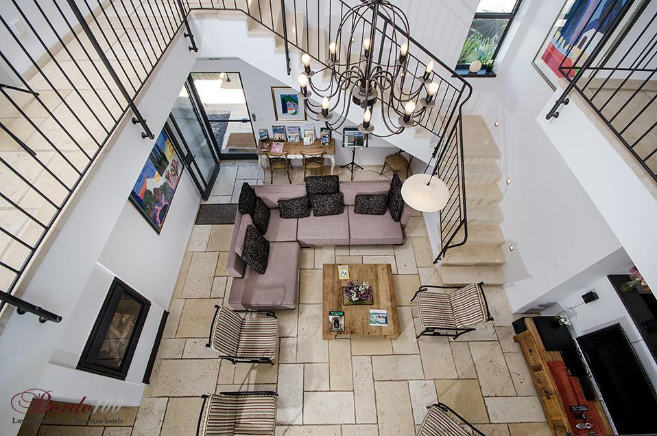 18482 פנים הוילה, וילה הבית במושבה, וילה  במגדל וילות - Vila