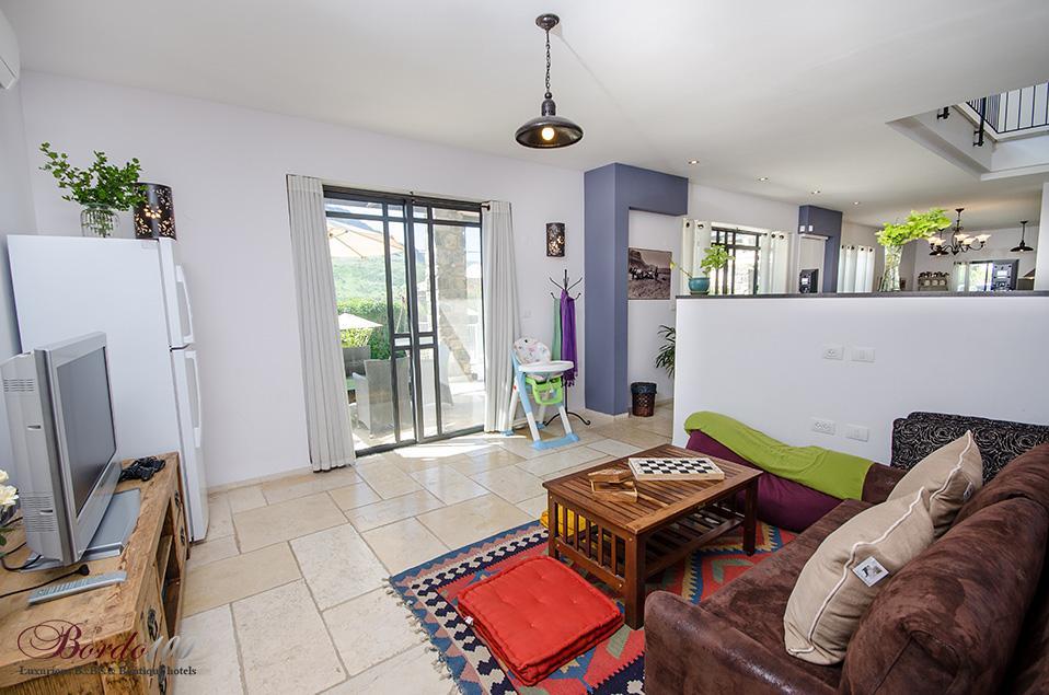 18483 פנים הוילה, וילה הבית במושבה, וילה  במגדל וילות - Vila