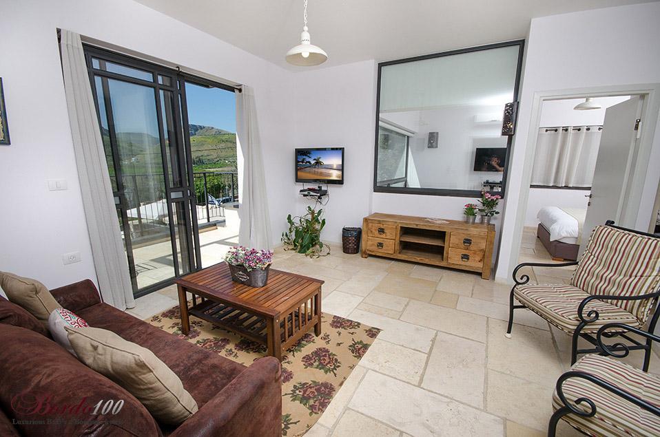 18485 פנים הוילה, וילה הבית במושבה, וילה  במגדל וילות - Vila