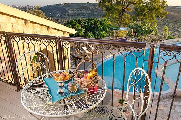 23457 בית אבן מערבי ומזרחי, ריקה אירוח בוטיק, וילה  בכליל וילות - Vila