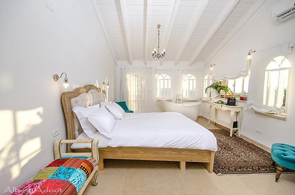 23458 בית אבן מערבי ומזרחי, ריקה אירוח בוטיק, וילה  בכליל וילות - Vila