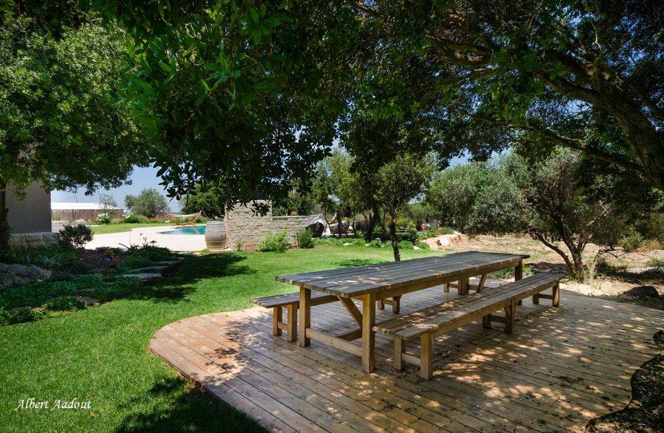 24257 מתחם חיצוני, וילה סוד הגן הנעלם, וילה  בצוריאל וילות - Vila