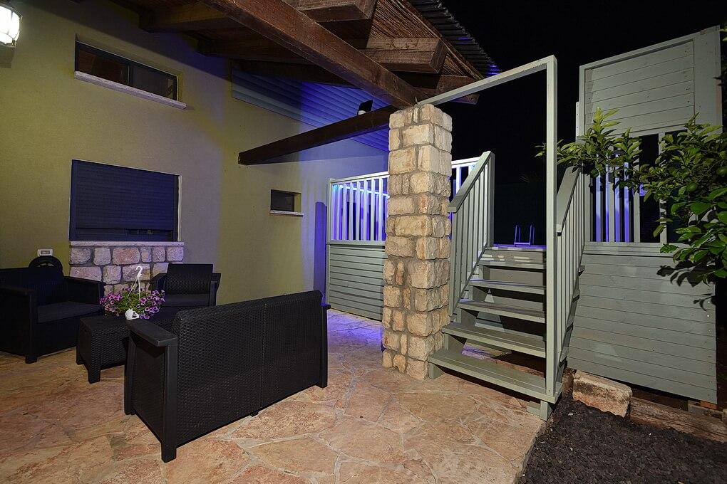 28095 מתחם חיצוני, הוילה בכרמים, וילה  בעלמה וילות - Vila