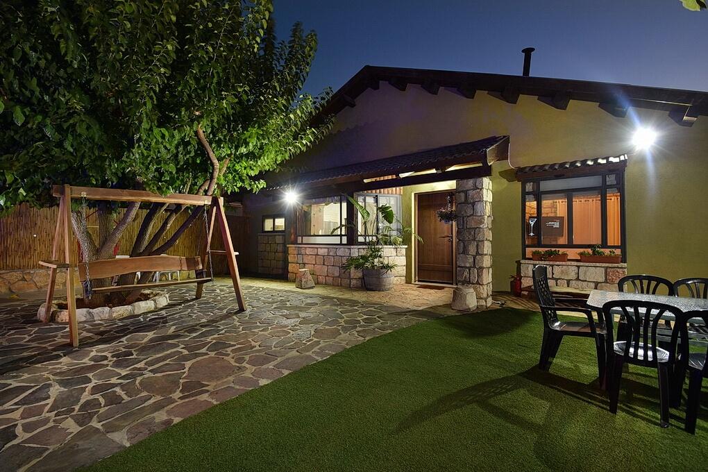 28104 מתחם חיצוני, הוילה בכרמים, וילה  בעלמה וילות - Vila