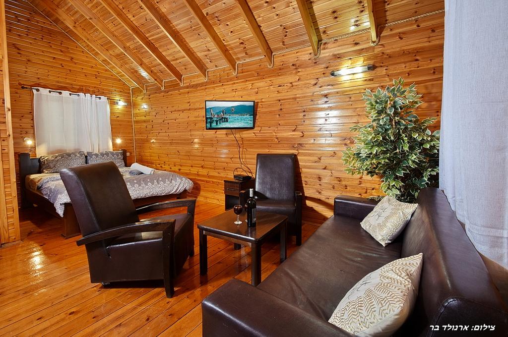 35184 פנים הצימרים, אגם בגליל, וילה  בעבדון וילות - Vila