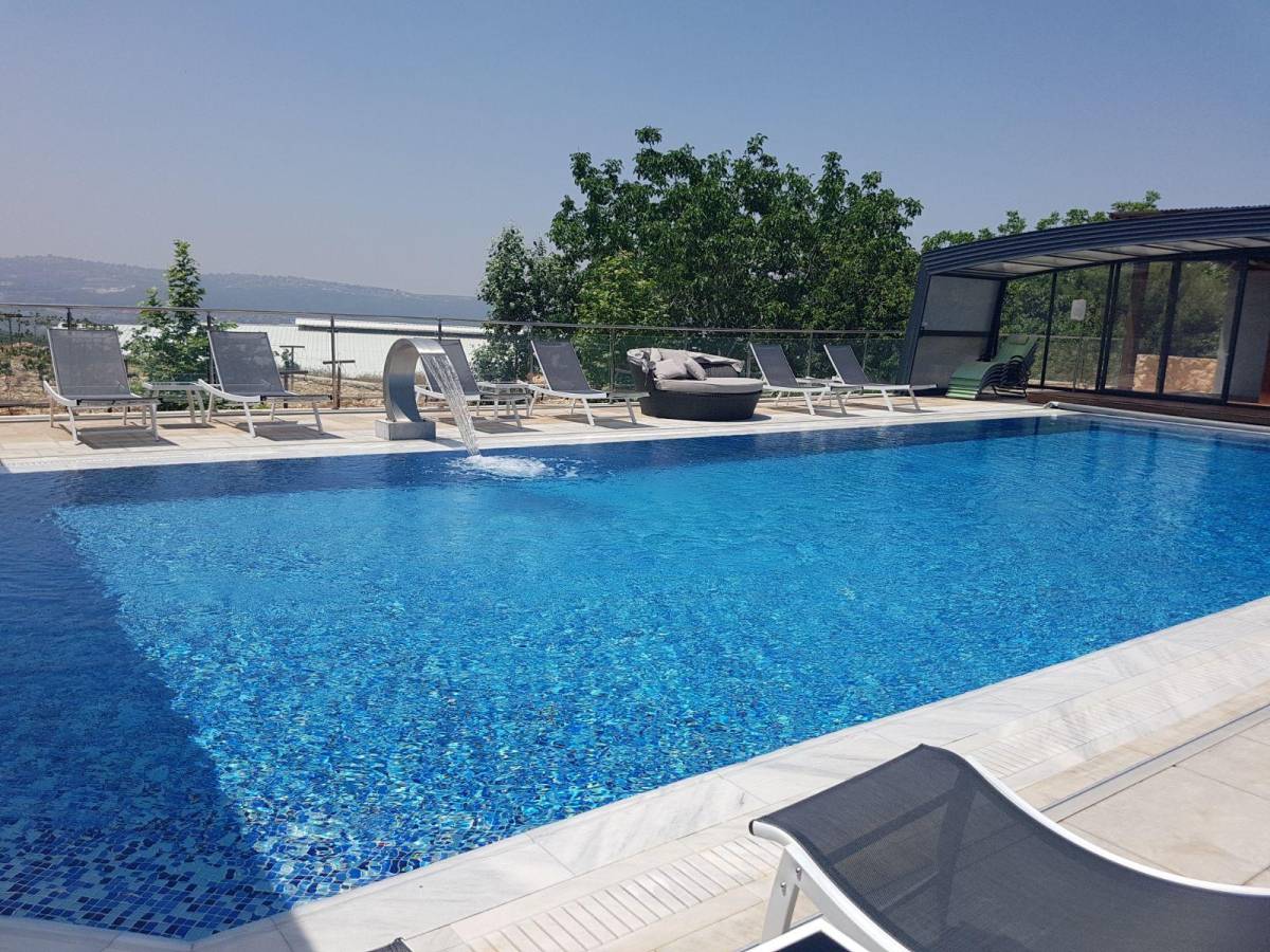 37455 מתחם חיצוני, אחוזת צוריאל - וילת יוקרה, וילה  בצוריאל וילות - Vila