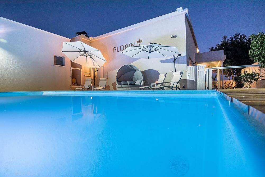 40256 מתחם חיצוני, וילה פלורין, וילה  במנות וילות - Vila