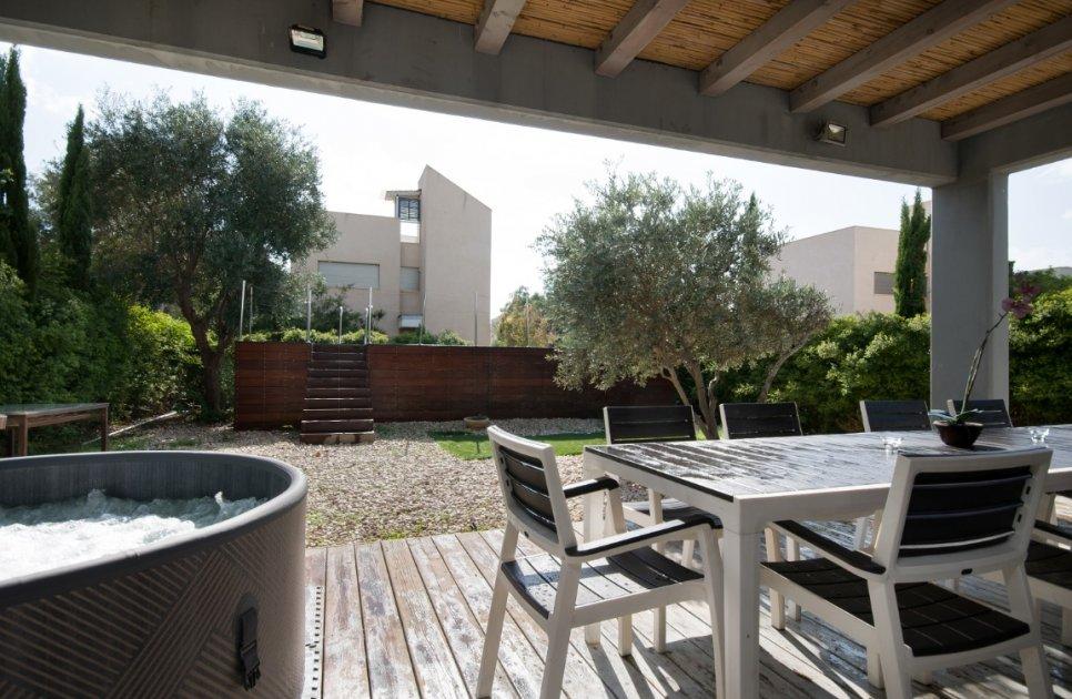 40950 מתחם חיצוני, מי עלמה וילה קיסרה, וילה  בקיסריה וילות - Vila