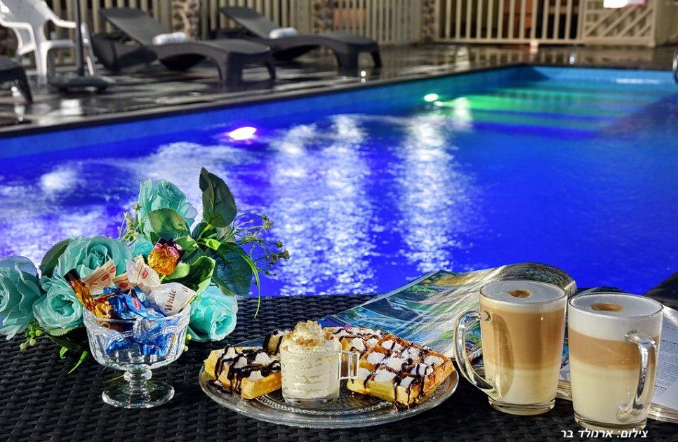 47768 החצר והבריכה, קדם אחוזת יוקרה, וילה  בספסופה וילות - Vila