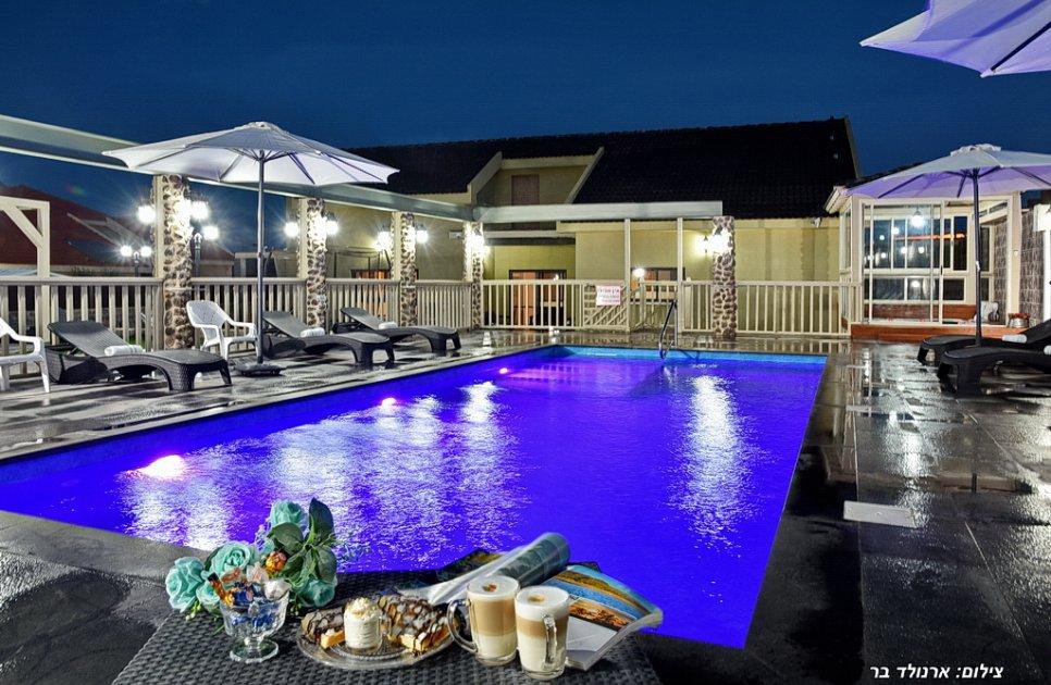 47772 החצר והבריכה, קדם אחוזת יוקרה, וילה  בספסופה וילות - Vila