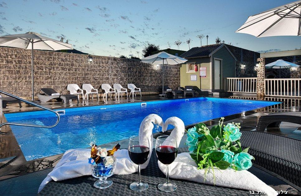 47773 החצר והבריכה, קדם אחוזת יוקרה, וילה  בספסופה וילות - Vila