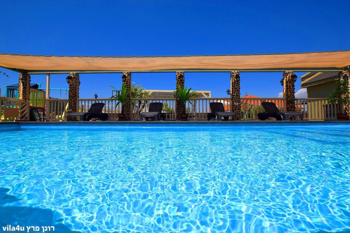 48312 החצר והבריכה, קדם אחוזת יוקרה, וילה  בספסופה וילות - Vila