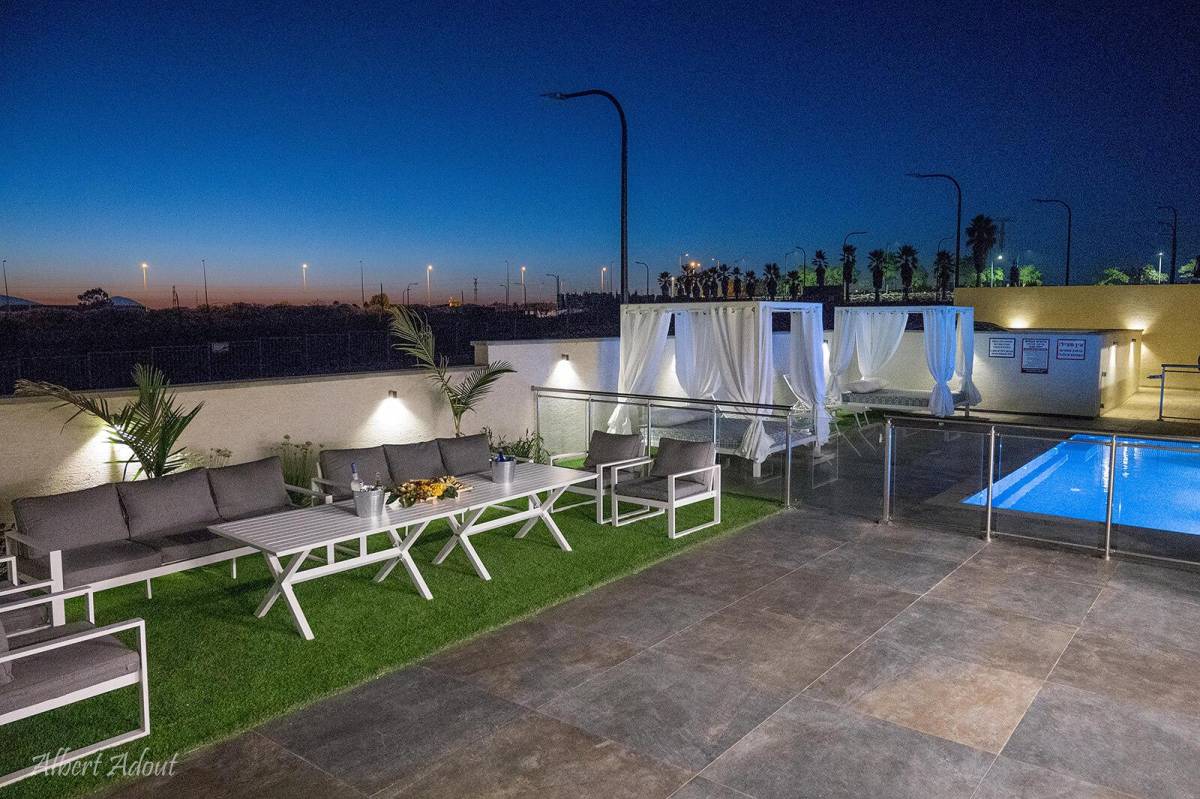 50770 מתחם החצר והבריכה, וילה נובה NOVA, וילה  בדלתון וילות - Vila