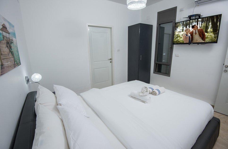 52481 פנים הוילה והחדרים, אחוזת אגם בוטיק, וילה  בשומרה וילות - Vila