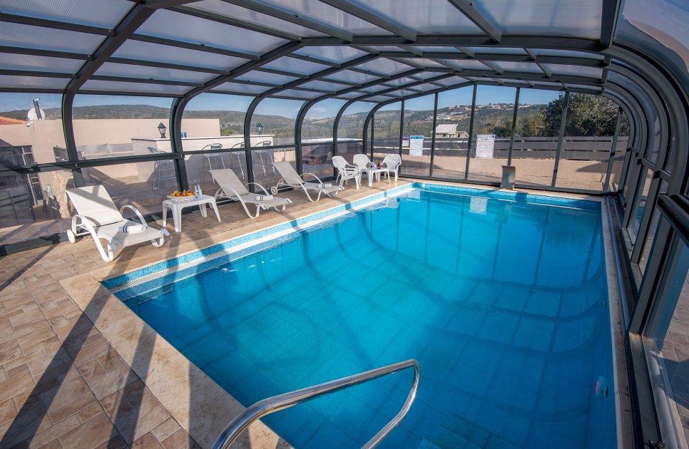 52486 המתחם החיצוני, אחוזת אגם בוטיק, וילה  בשומרה וילות - Vila