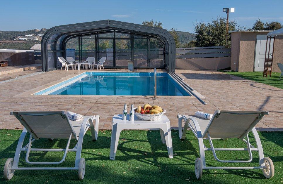 52488 המתחם החיצוני, אחוזת אגם בוטיק, וילה  בשומרה וילות - Vila