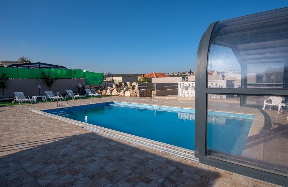 52491 המתחם החיצוני, אחוזת אגם בוטיק, וילה  בשומרה וילות - Vila