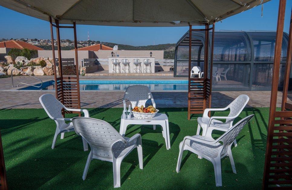 52492 המתחם החיצוני, אחוזת אגם בוטיק, וילה  בשומרה וילות - Vila