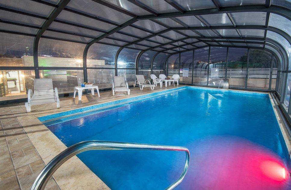 52496 המתחם החיצוני, אחוזת אגם בוטיק, וילה  בשומרה וילות - Vila