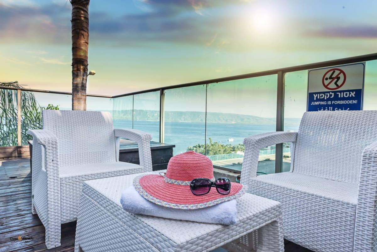 56371 גלריה כללית של הסוויטות, אחוזת נופים-מתחם סוויטות, וילה  בטבריה וילות - Vila