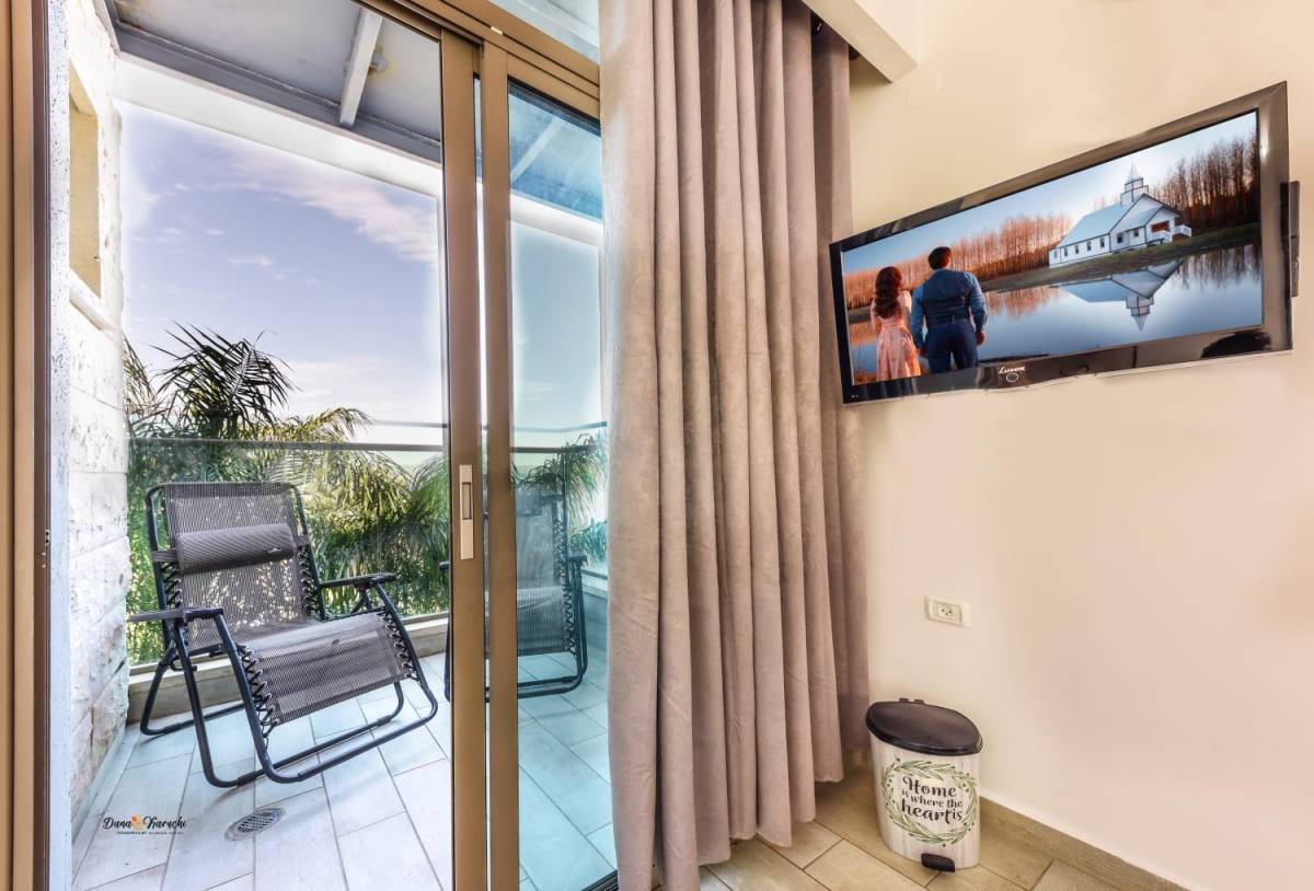 56382 גלריה כללית של הסוויטות, אחוזת נופים-מתחם סוויטות, וילה  בטבריה וילות - Vila