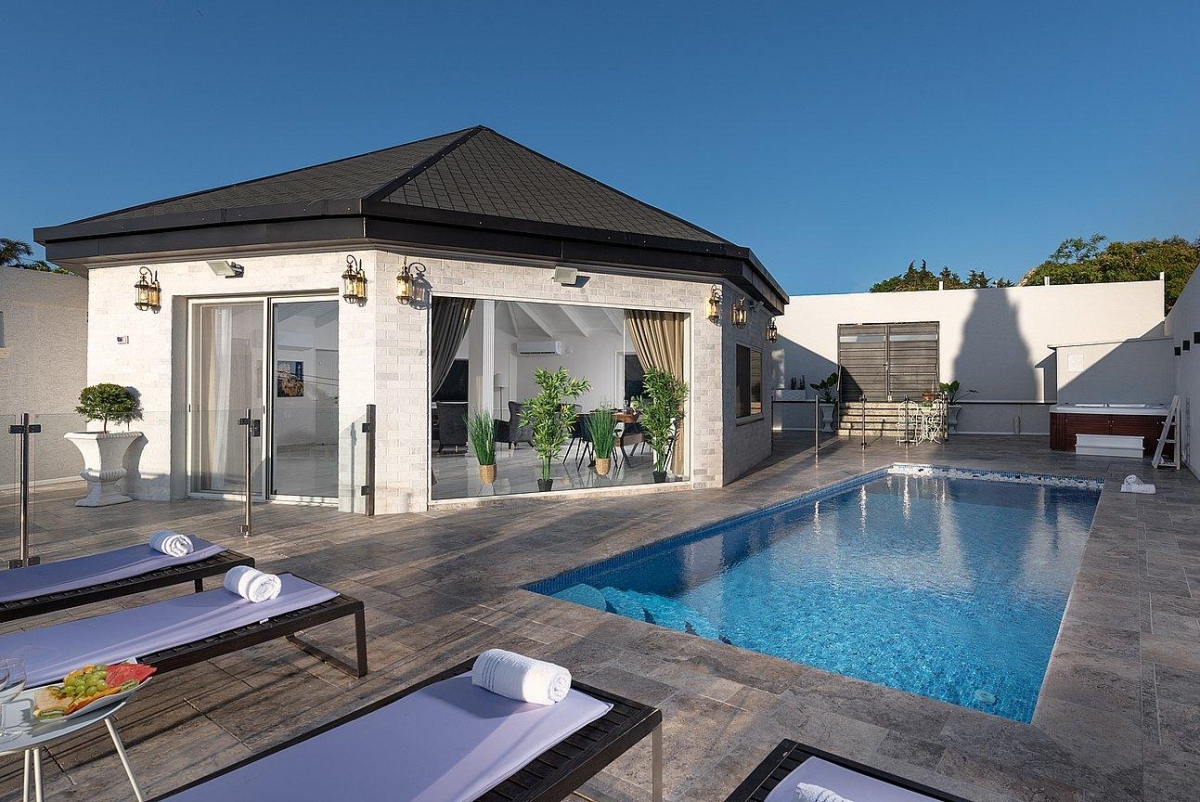 מילגרוס בוטיק החצר והבריכה וילה מילגרוס בוטיק, וילה מילגרוס בוטיק, וילה  בעין יעקב וילות - Vila