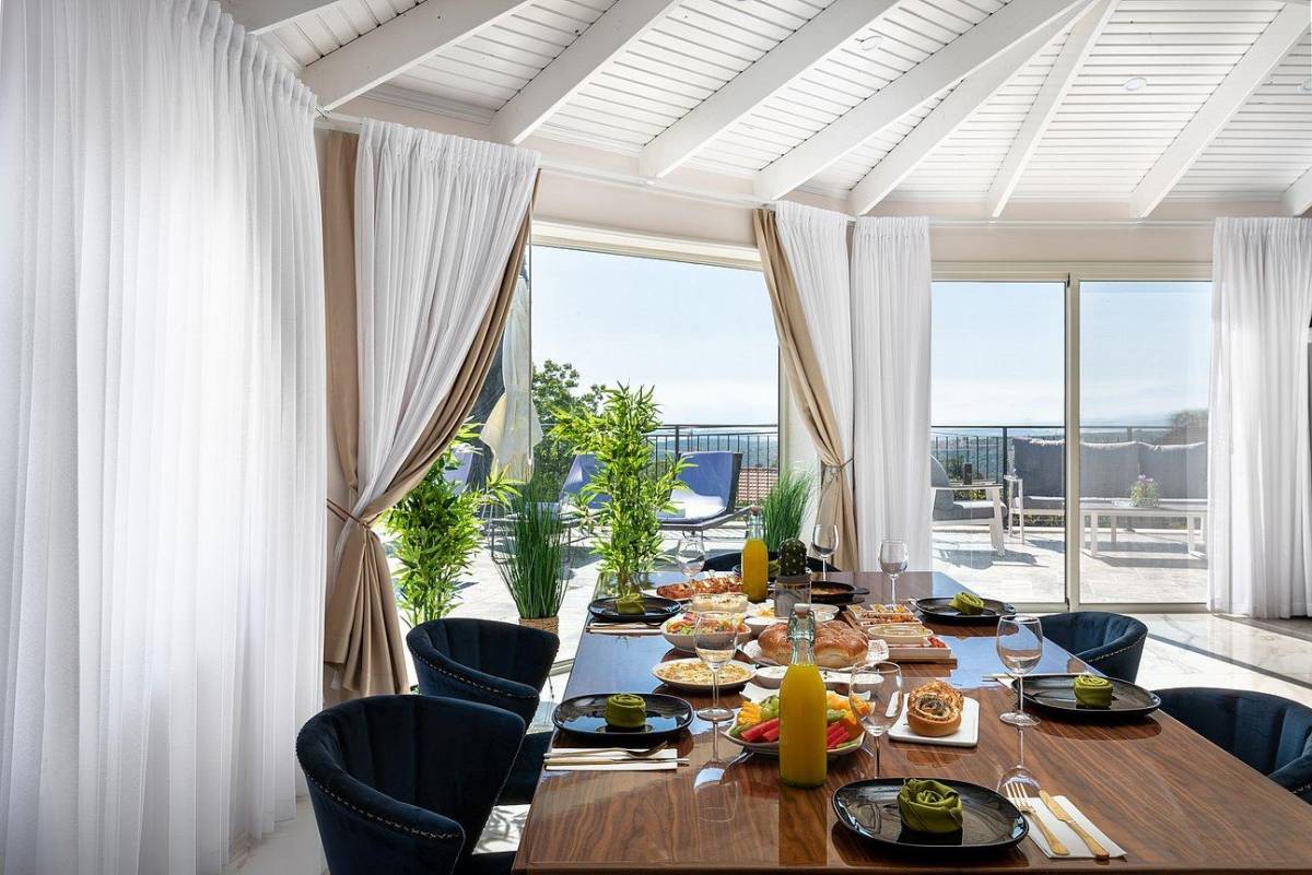 יציאה מהמטבח למרפסת וילה מילגרוס בוטיק, וילה מילגרוס בוטיק, וילה  בעין יעקב וילות - Vila