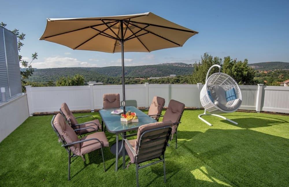 65452 מתחם חיצוני, אחוזה על המים, וילה  בשומרה וילות - Vila