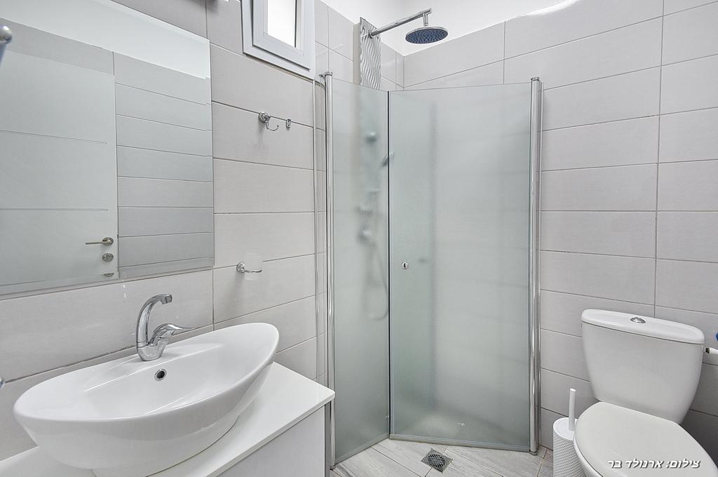 66845 הוילה, אגם בגליל, וילה  בעבדון וילות - Vila