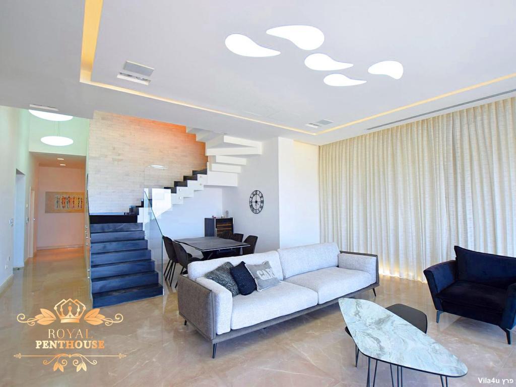 67561 מתחם פנימי, וילת רויאל, וילה  בחדרה וילות - Vila